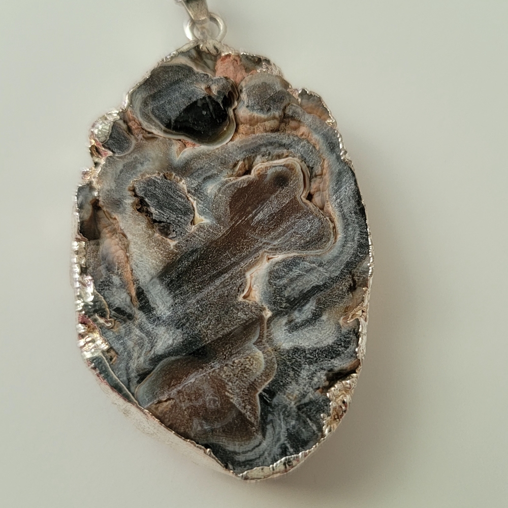 Silver and Gray Agate Pendant Necklace